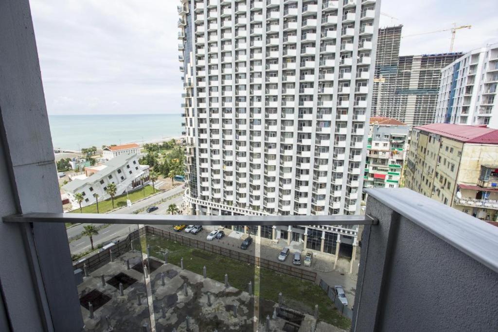 Apartment On Sherif Khimshiashvili Street 15B Batumi Luaran gambar