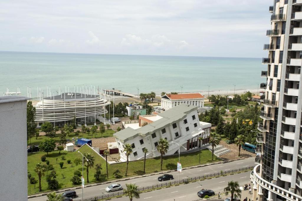Apartment On Sherif Khimshiashvili Street 15B Batumi Luaran gambar