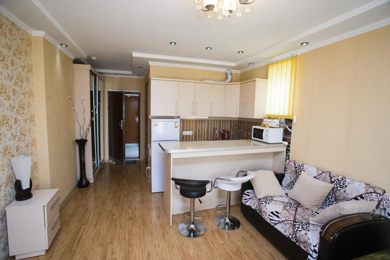 Apartment On Sherif Khimshiashvili Street 15B Batumi Luaran gambar